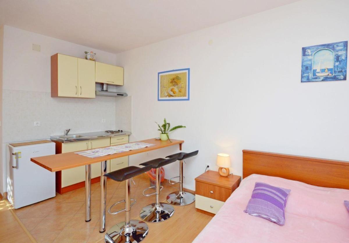 Apartments Luka Uble エクステリア 写真