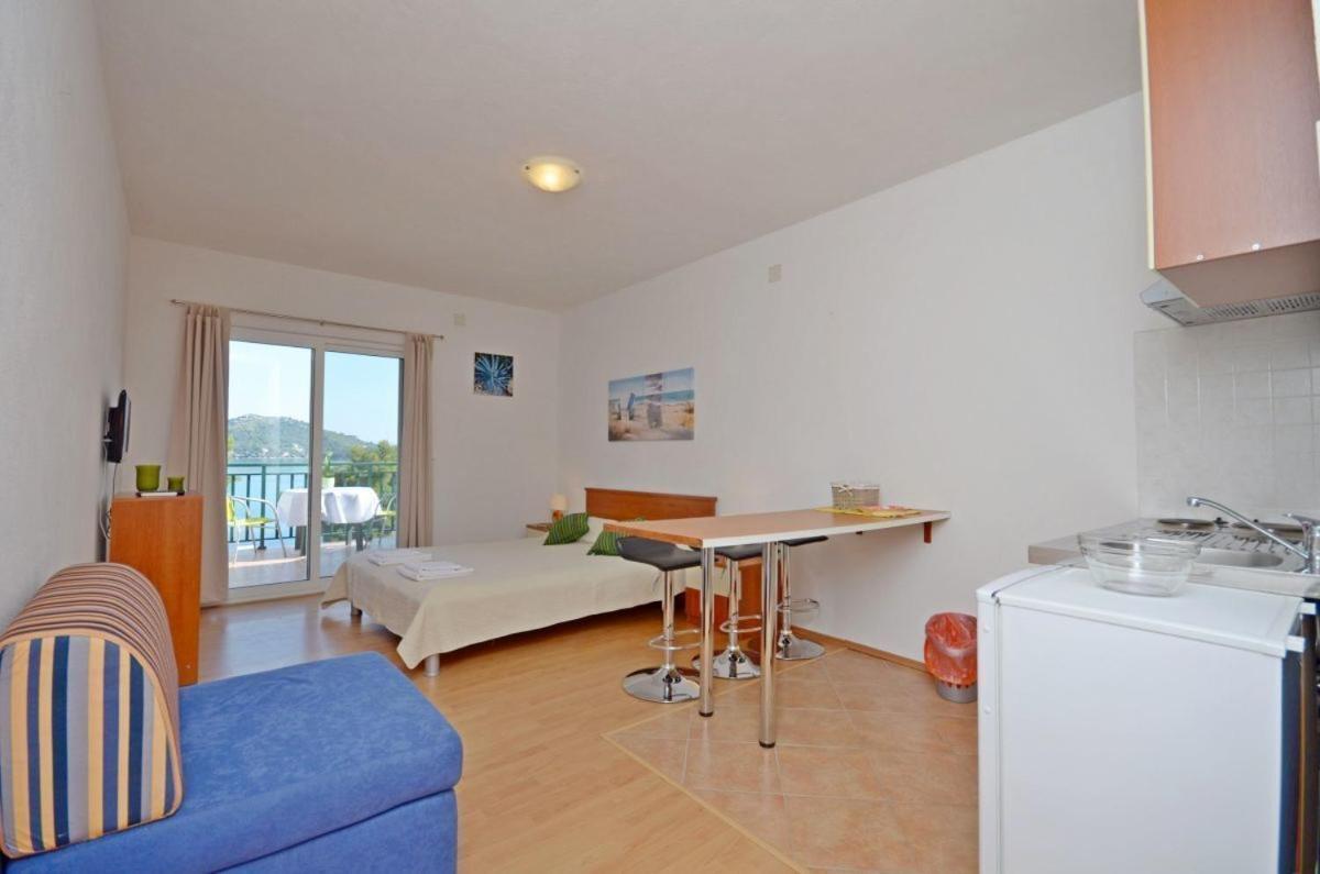 Apartments Luka Uble エクステリア 写真