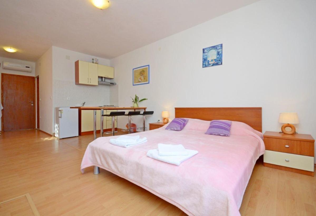 Apartments Luka Uble エクステリア 写真