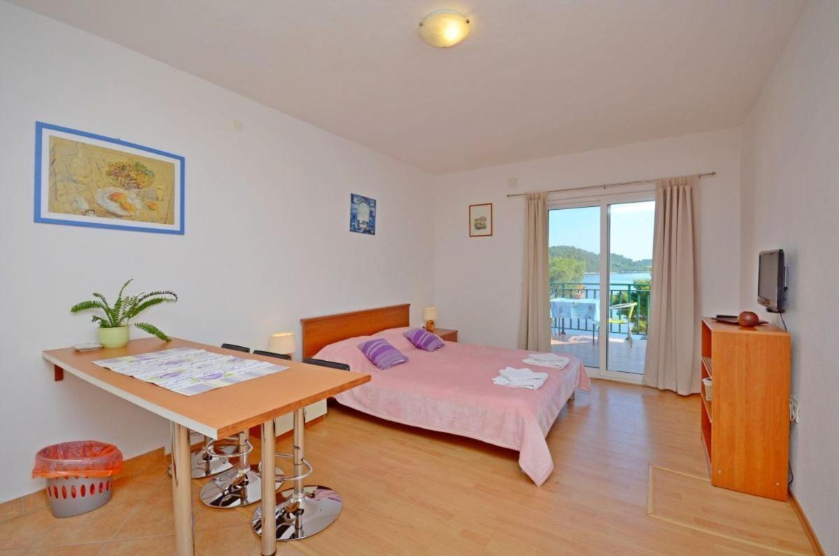 Apartments Luka Uble エクステリア 写真