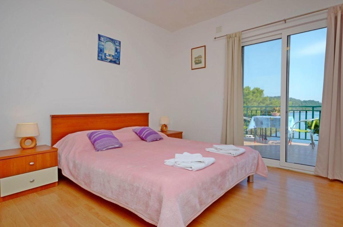 Apartments Luka Uble エクステリア 写真